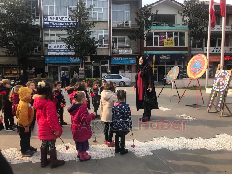 Minik Öğrenciler Atayı Andı