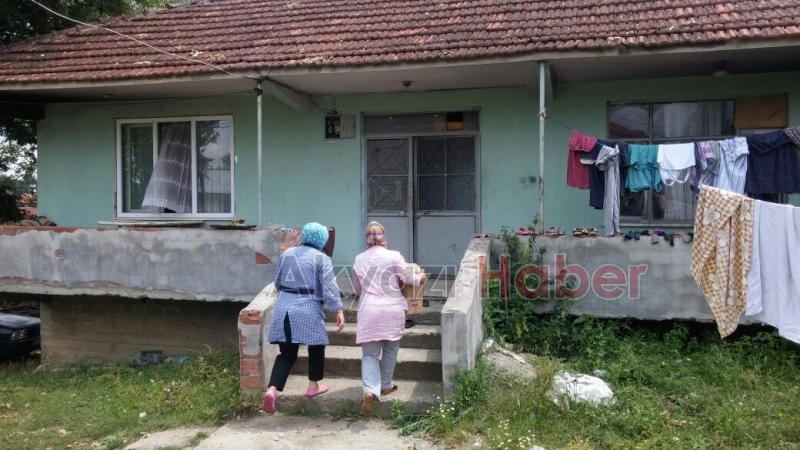  Minik Öğrenciler İhtiyaç Sahiplerine Ramazan Kumanyası Dağıttı