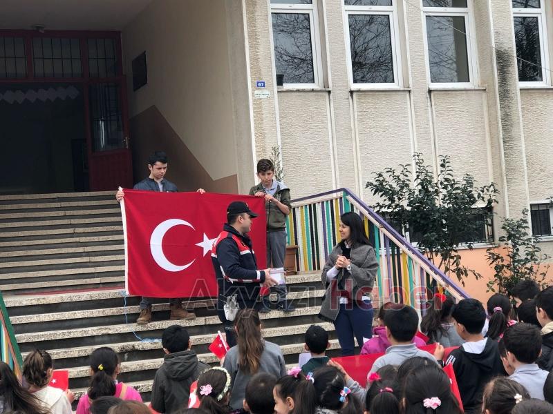 Minik Öğrenciler Mehmetçik'e Mektup Yazdı