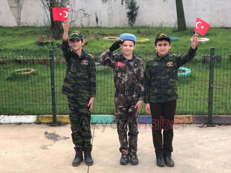 Minik Öğrenciler Mehmetçik'e Mektup Yazdı