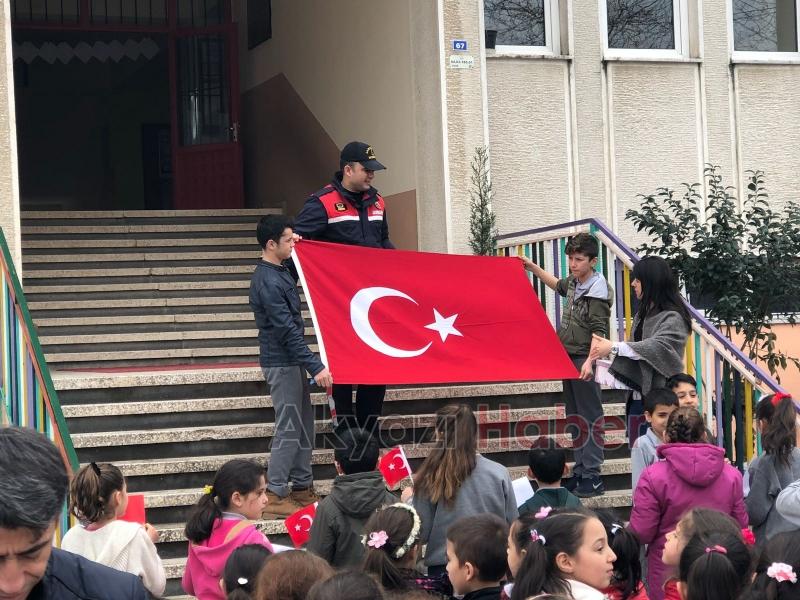 Minik Öğrenciler Mehmetçik'e Mektup Yazdı