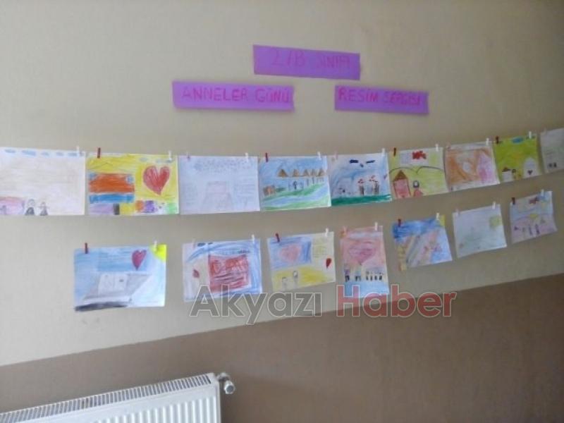 Minik Öğrencilerden Sürpriz Anneler Günü Partisi