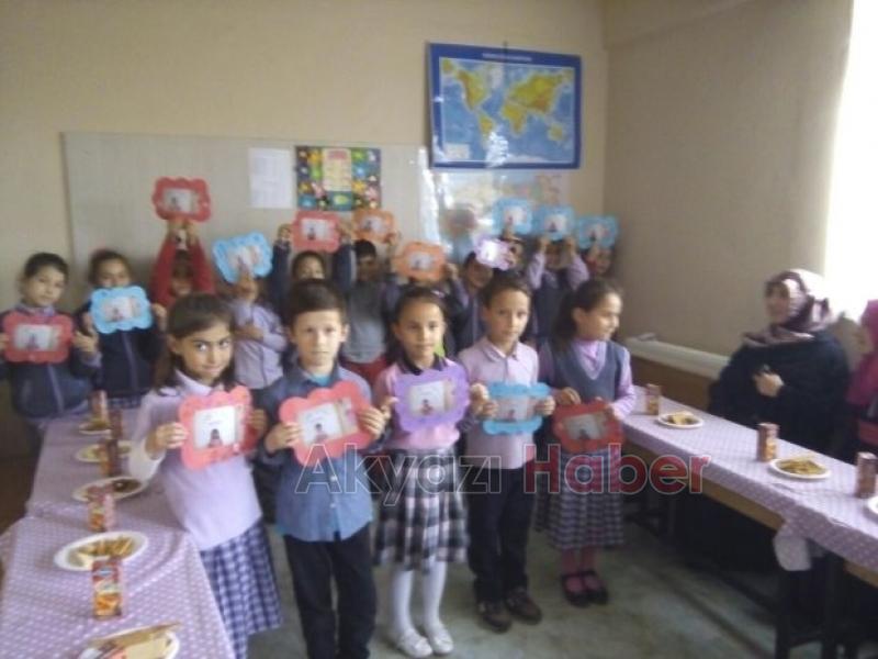 Minik Öğrencilerden Sürpriz Anneler Günü Partisi