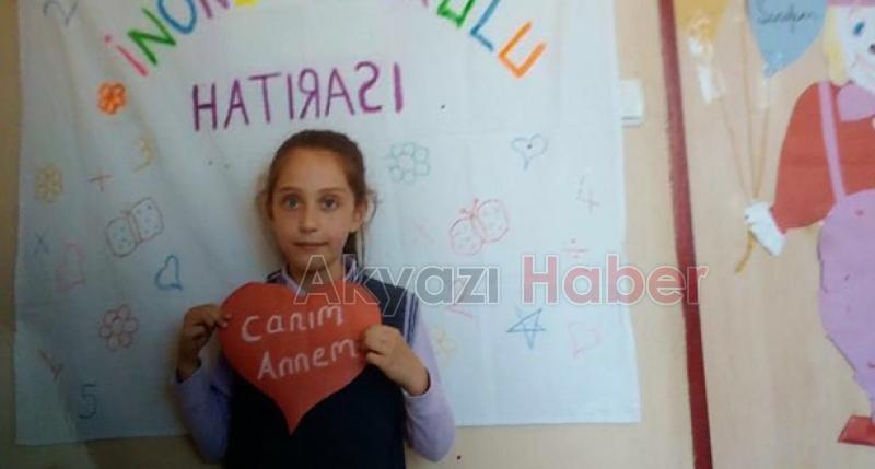 Minik Öğrencilerden Sürpriz Anneler Günü Partisi