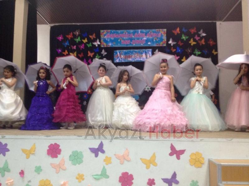 Minik Öğrencilerden Yıl Sonu Gösterisi