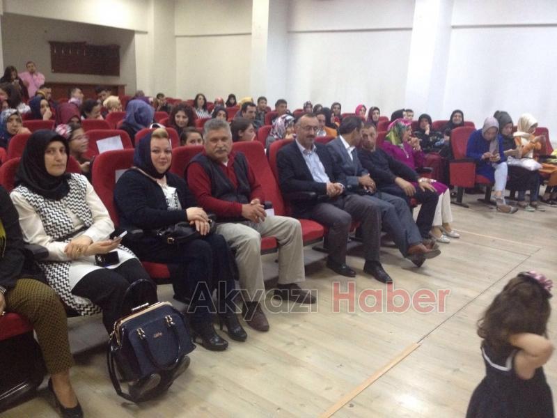 Minik Öğrencilerden Yıl Sonu Gösterisi