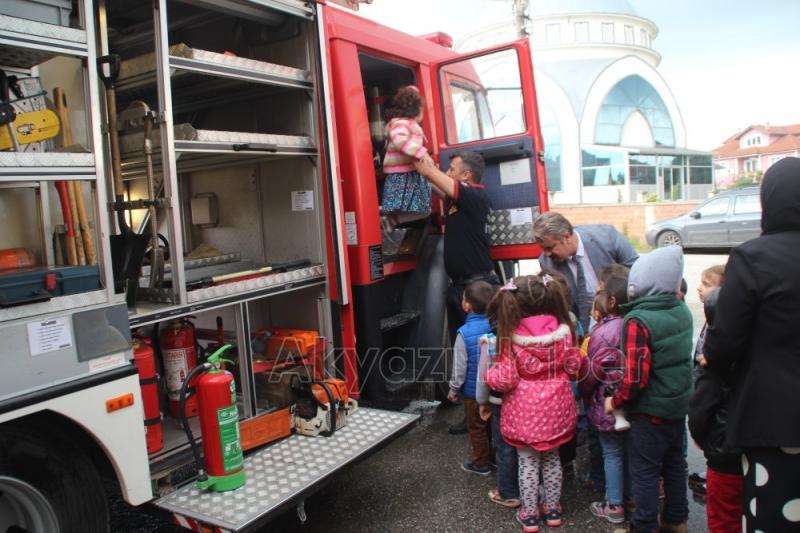 Minikler Akyazı İtfaiyesine Ziyaret 