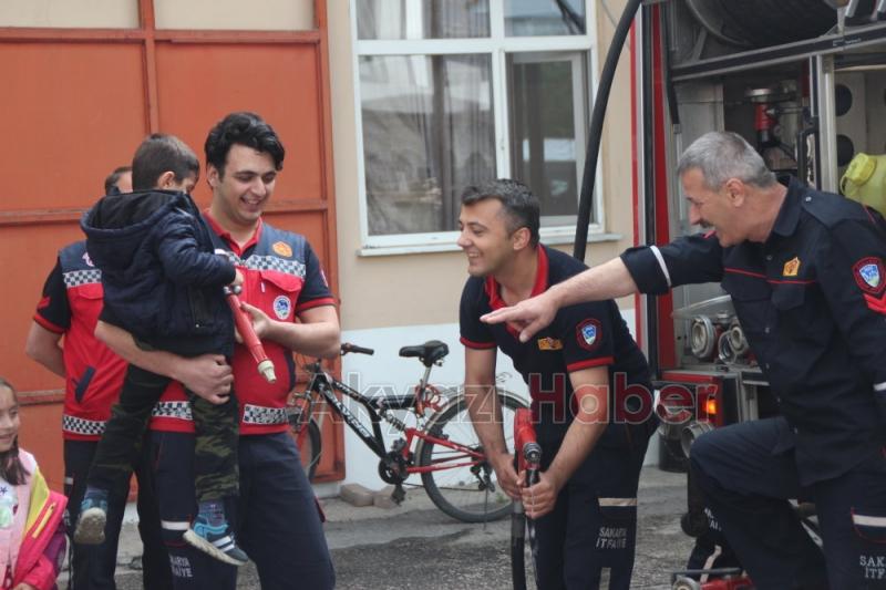 Minikler Akyazı İtfaiyesine Ziyaret 