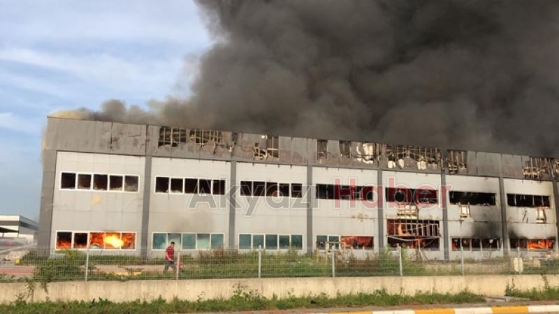 Mobilya fabrikası alev alev 