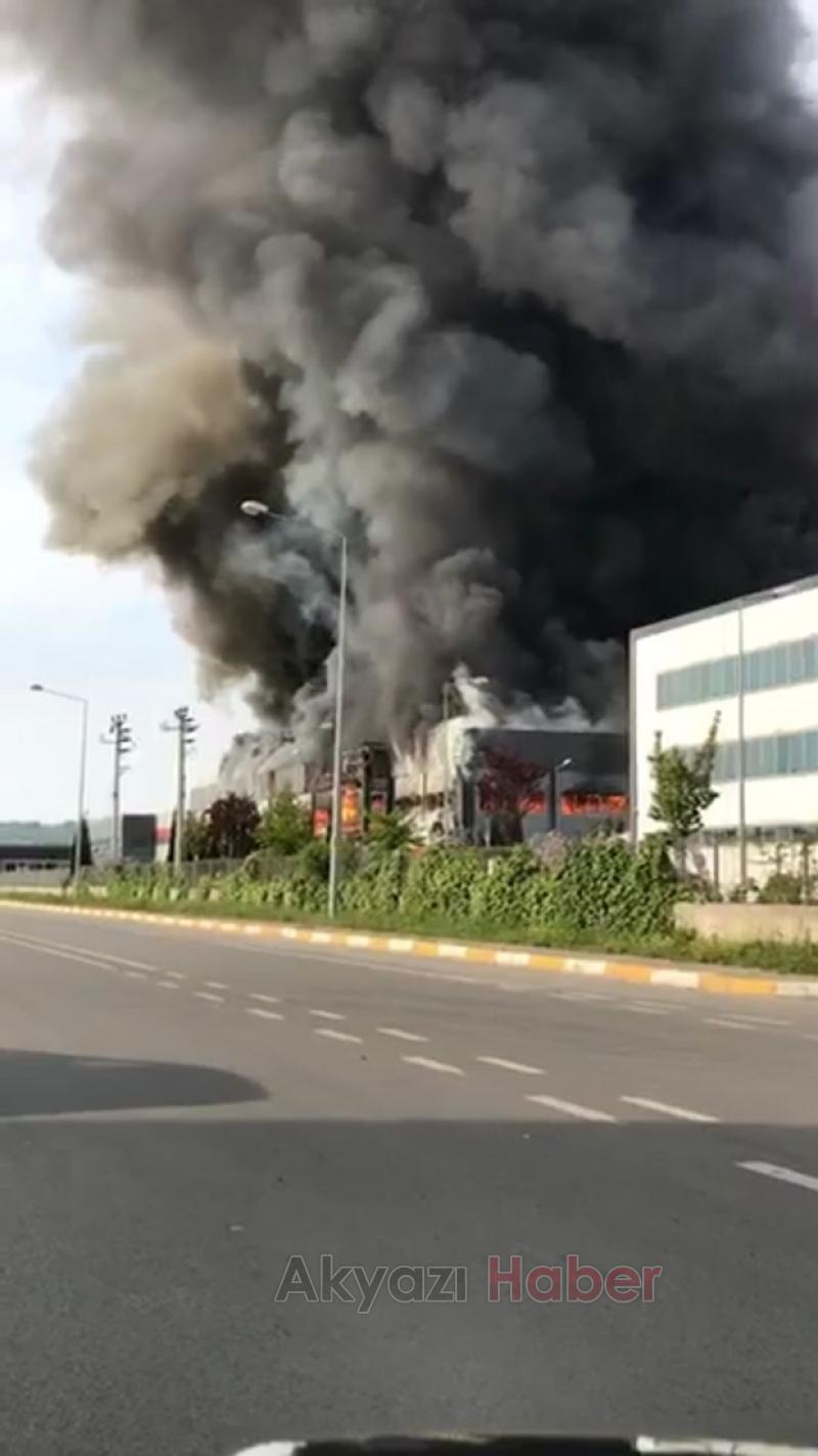 Mobilya fabrikası alev alev 