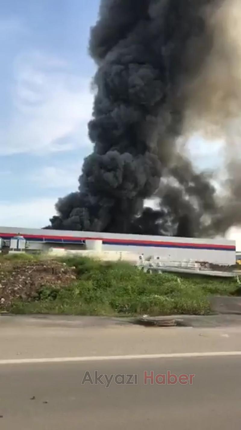 Mobilya fabrikası alev alev 