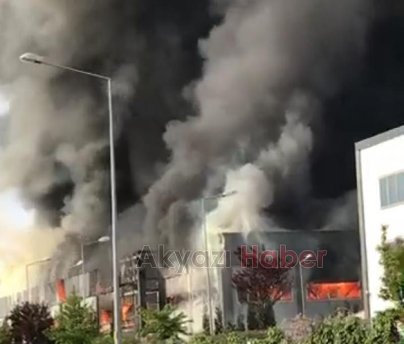 Mobilya fabrikası alev alev 