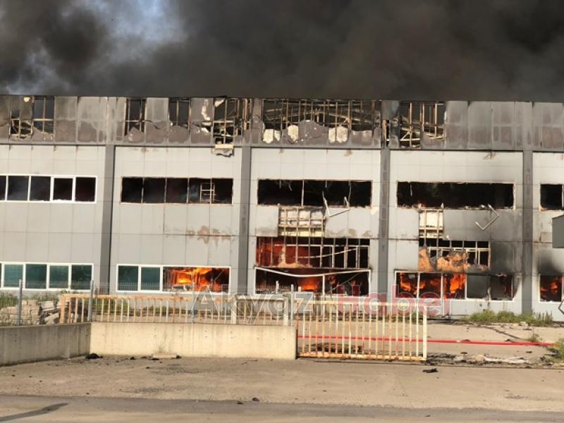 Mobilya fabrikası alev alev 