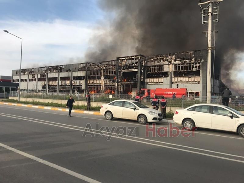 Mobilya fabrikası alev alev 