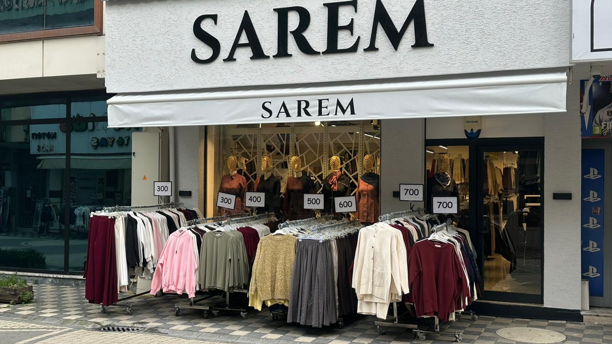 Moda Sarem olarak 10 yıldır Sakarya’nın Akyazı ilçesinde giyim sektöründe kalite güven ve şıklığı bir araya getiriyoruz.