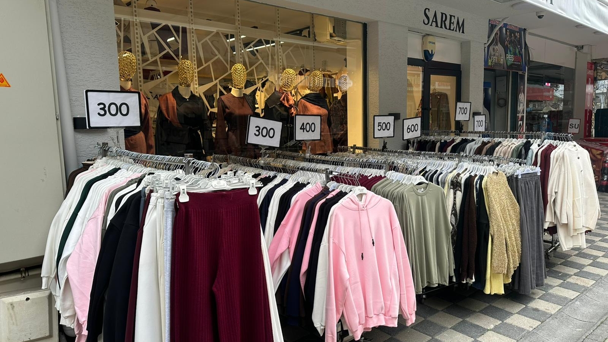 Moda Sarem olarak 10 yıldır Sakarya’nın Akyazı ilçesinde giyim sektöründe kalite güven ve şıklığı bir araya getiriyoruz.