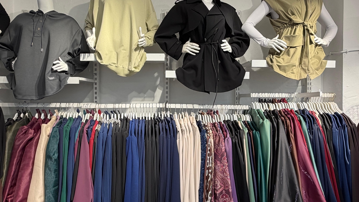 Moda Sarem olarak 10 yıldır Sakarya’nın Akyazı ilçesinde giyim sektöründe kalite güven ve şıklığı bir araya getiriyoruz.