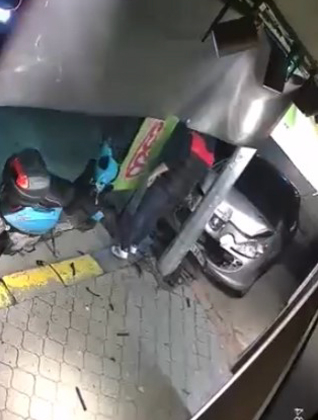 Moto kurye direk sayesinde hayatta kaldı; İşte o anlar