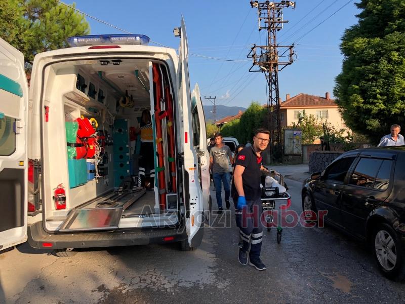 Motor araca arkadan çarptı 2 yaralı