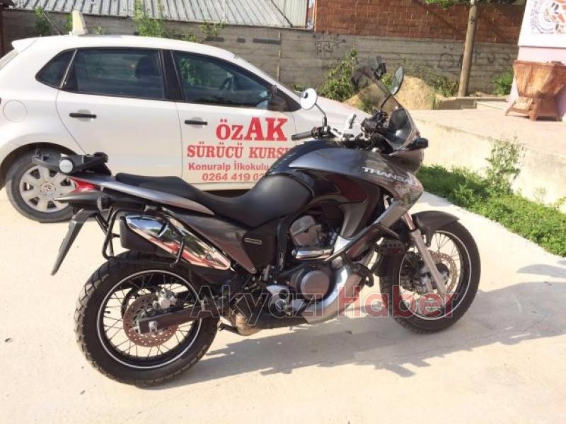 MOTORSİKLET SEVDALILARI MÜJDE  A SINIFI SÜRÜCÜ BELGESİ AKYAZIDA VERİLİYOR