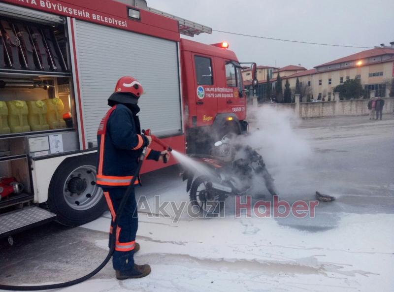 Motosiklet Alev Alev Yandı