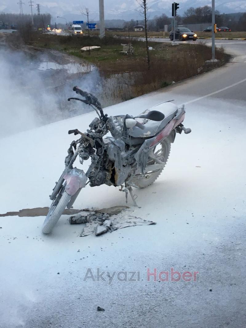 Motosiklet Alev Alev Yandı