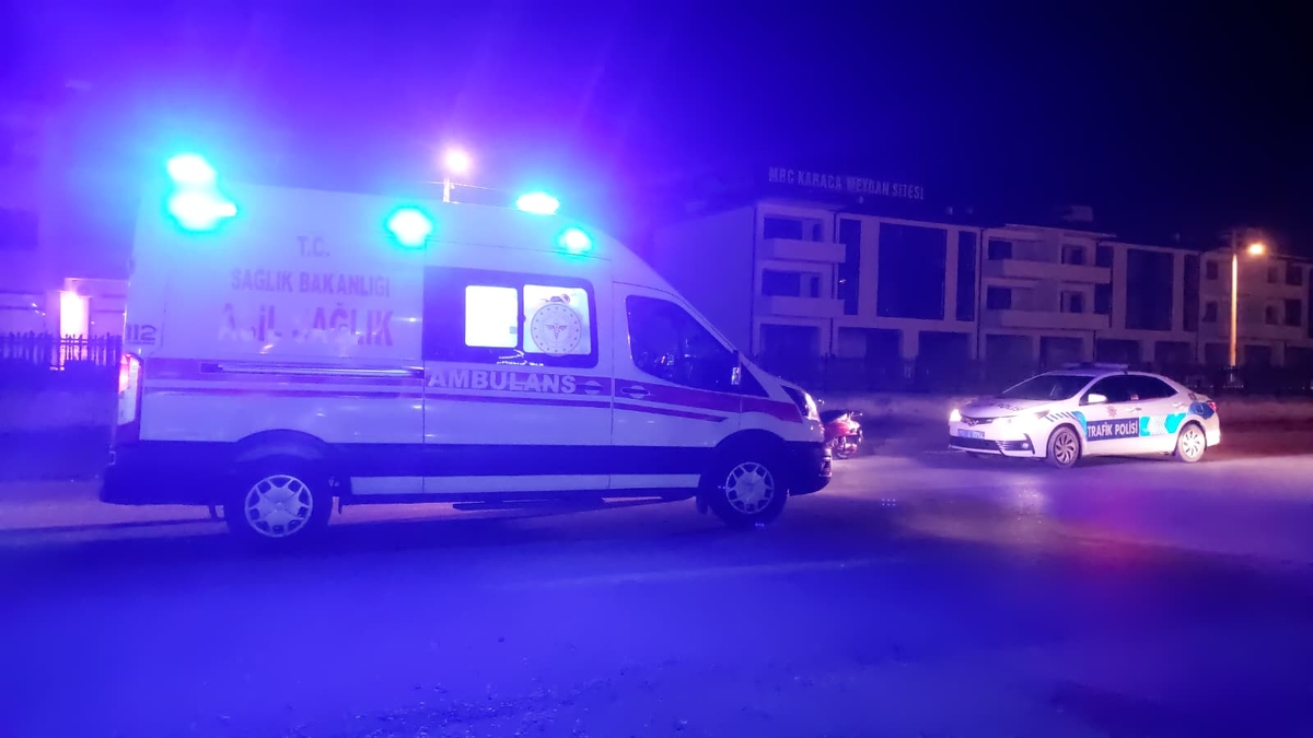 Motosiklet ile bisiklet çarpıştı: Yaşlı adam yaralı