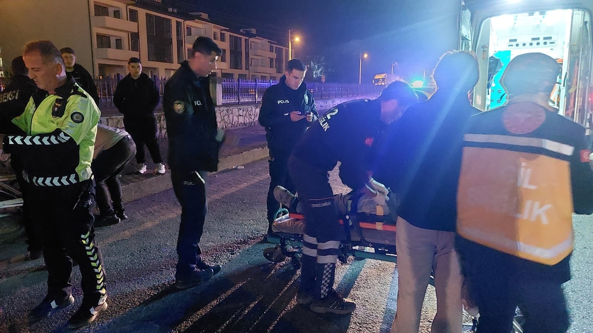 Motosiklet ile bisiklet çarpıştı: Yaşlı adam yaralı