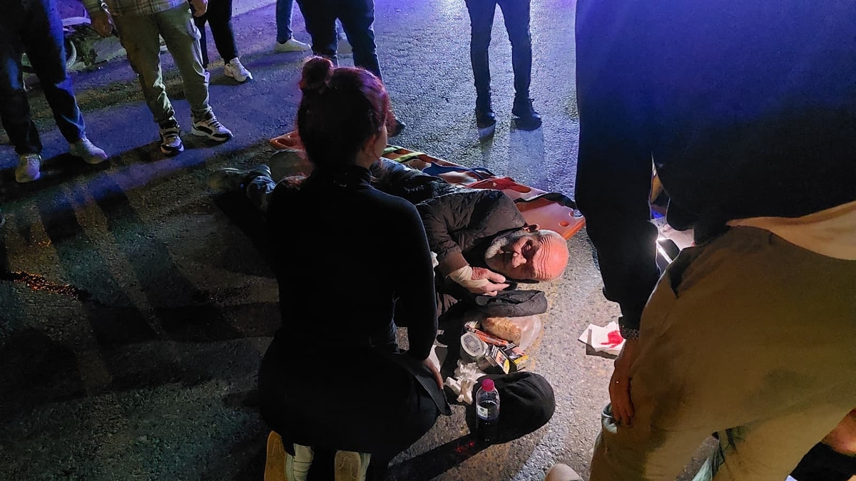 Motosiklet ile bisiklet çarpıştı: Yaşlı adam yaralı