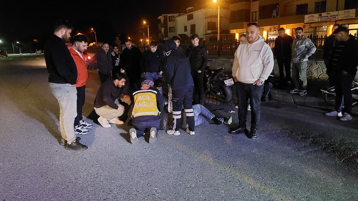 Motosiklet ile bisiklet çarpıştı: Yaşlı adam yaralı