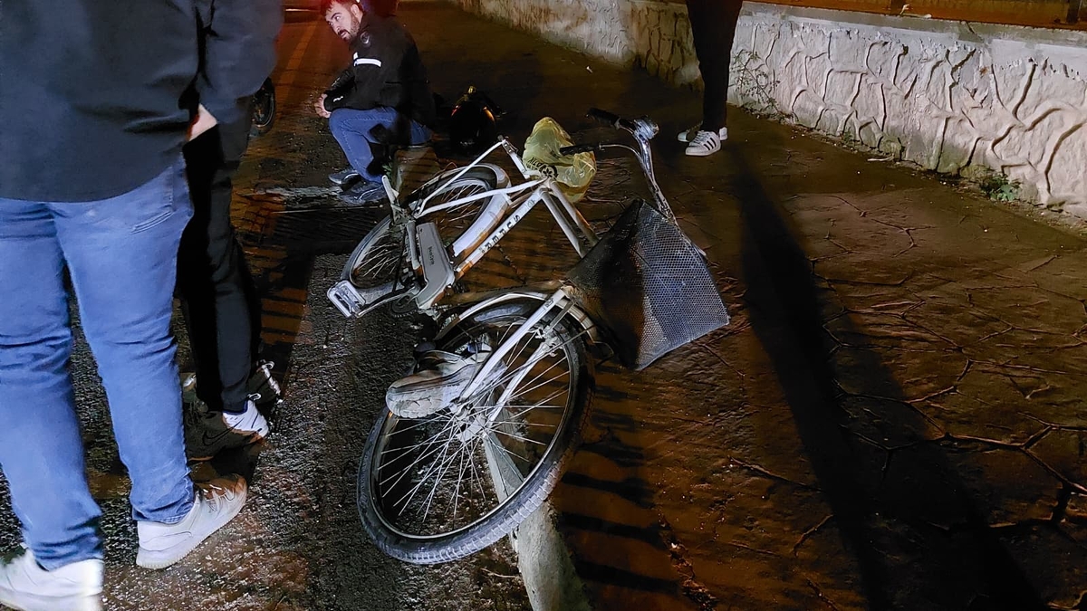Motosiklet ile bisiklet çarpıştı: Yaşlı adam yaralı