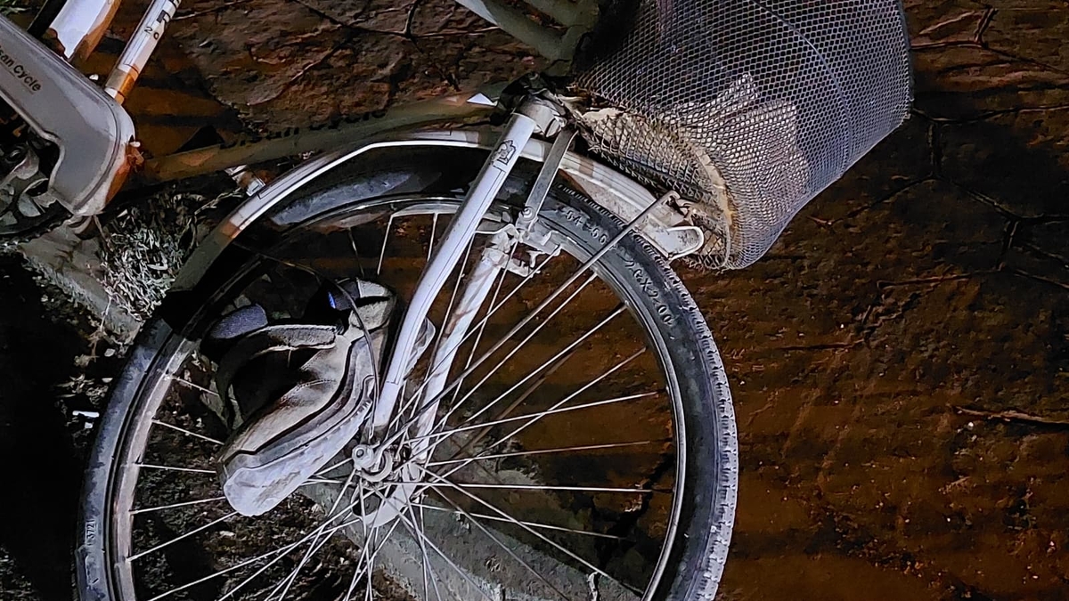 Motosiklet ile bisiklet çarpıştı: Yaşlı adam yaralı