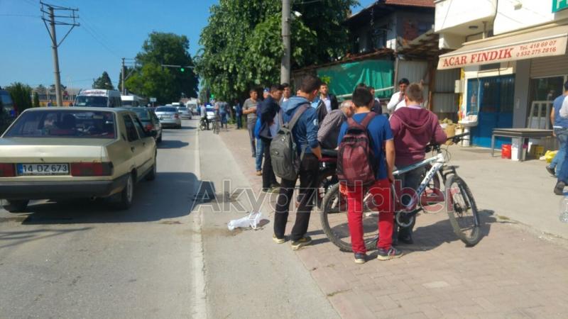 Motosiklet İle Minibüs Çarpıştı