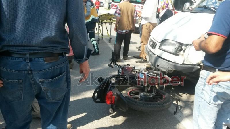 Motosiklet İle Minibüs Çarpıştı