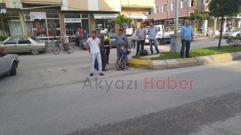 Motosiklet Otomobile Çarptı 1 Yaralı