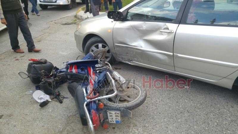 Motosiklet Otomobile Çarptı 1 Yaralı