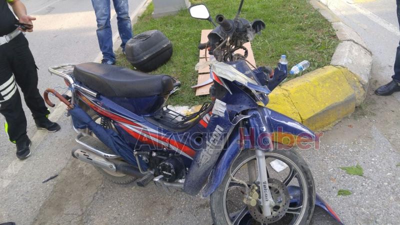 Motosiklet Otomobile Çarptı 1 Yaralı