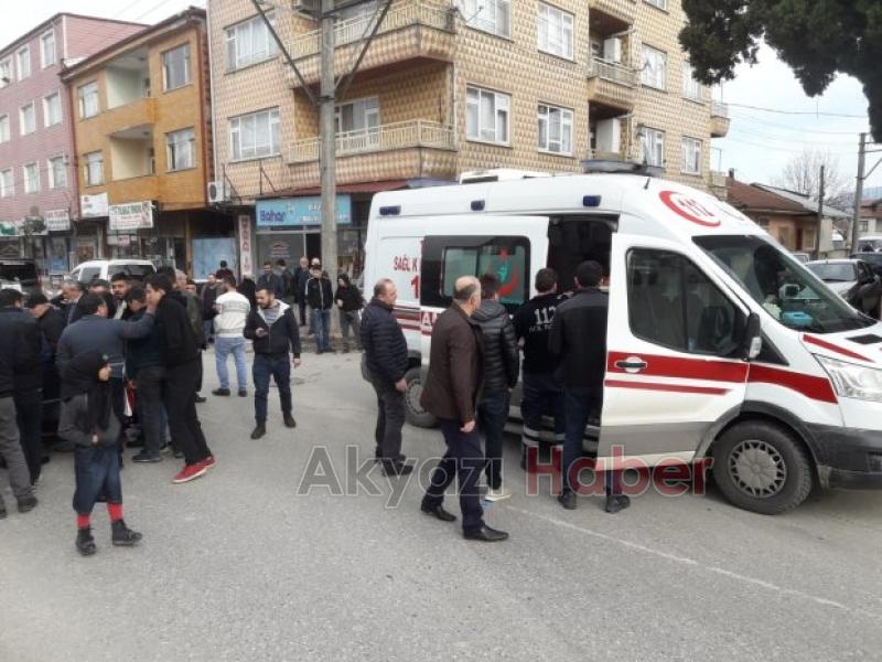 Motosiklet otomobille çarpıştı İlk müdahaleyi vatandaşlar yaptı