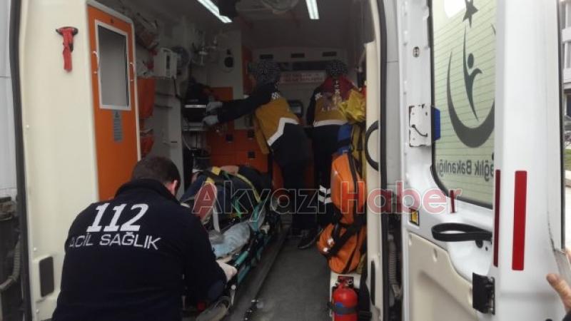 Motosiklet otomobille çarpıştı İlk müdahaleyi vatandaşlar yaptı