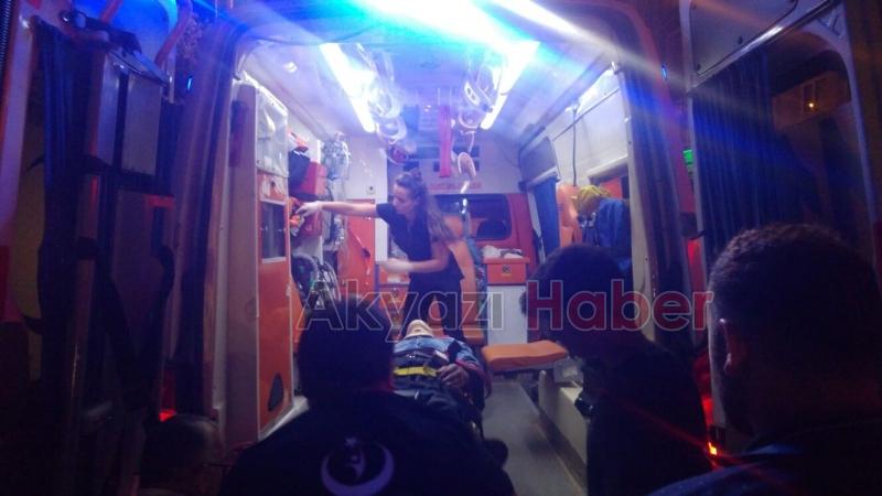 Motosiklet Park Halindeki Otomobile Çarptı 1 yaralı