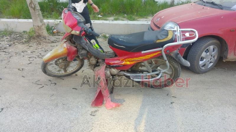 Motosiklet Servis Minibüsüne Çarptı