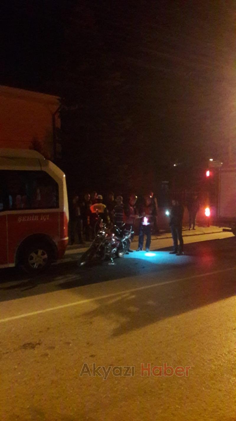 Motosiklet Sürücü Minibüse Çarptı 