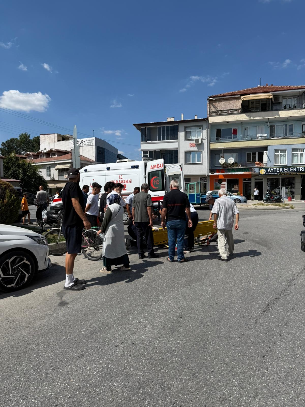Motosiklet sürücüsü kadın kazada yaralandı