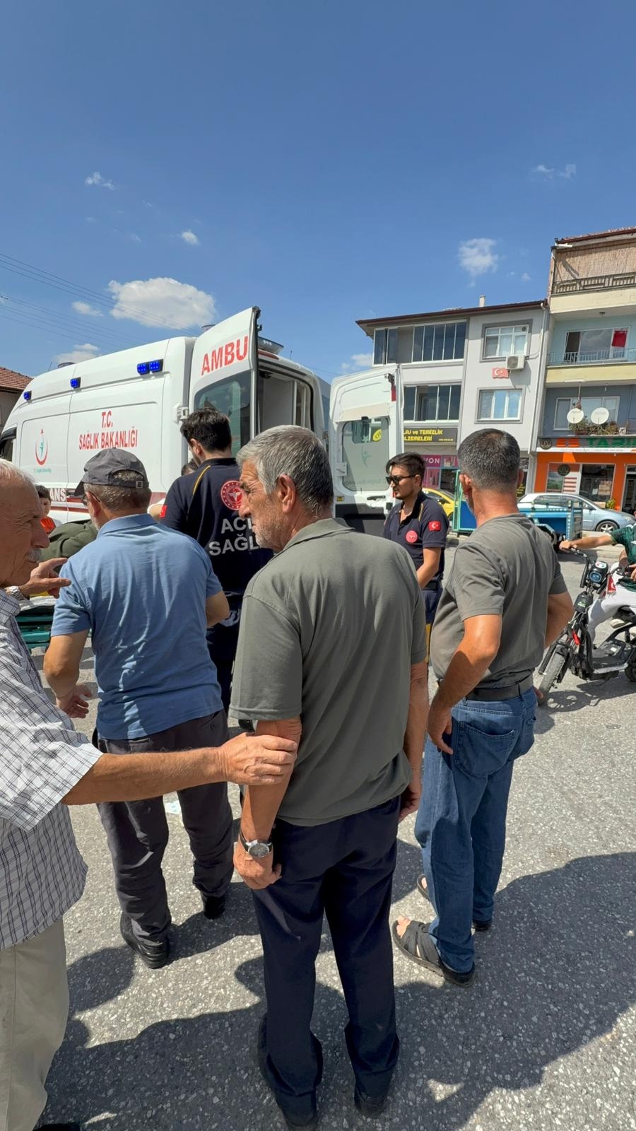 Motosiklet sürücüsü kadın kazada yaralandı