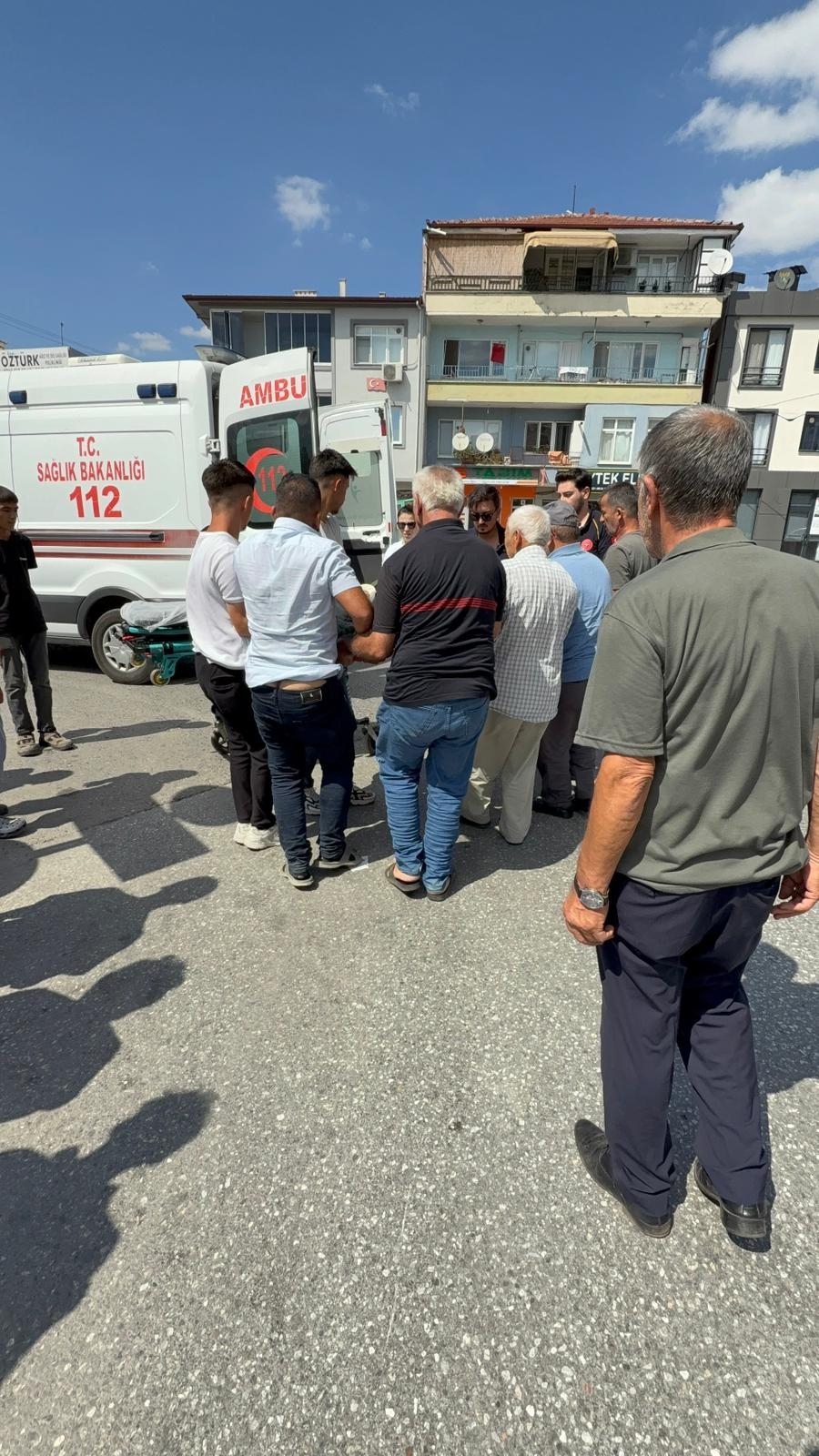 Motosiklet sürücüsü kadın kazada yaralandı
