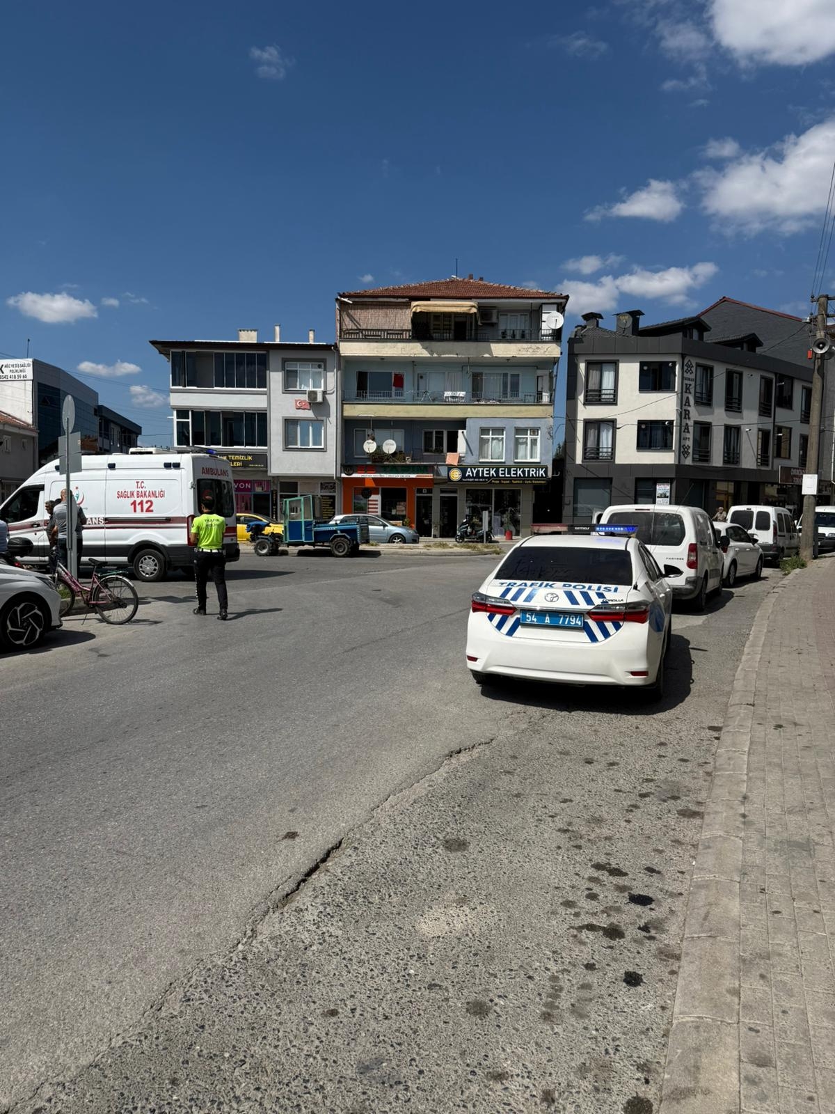 Motosiklet sürücüsü kadın kazada yaralandı