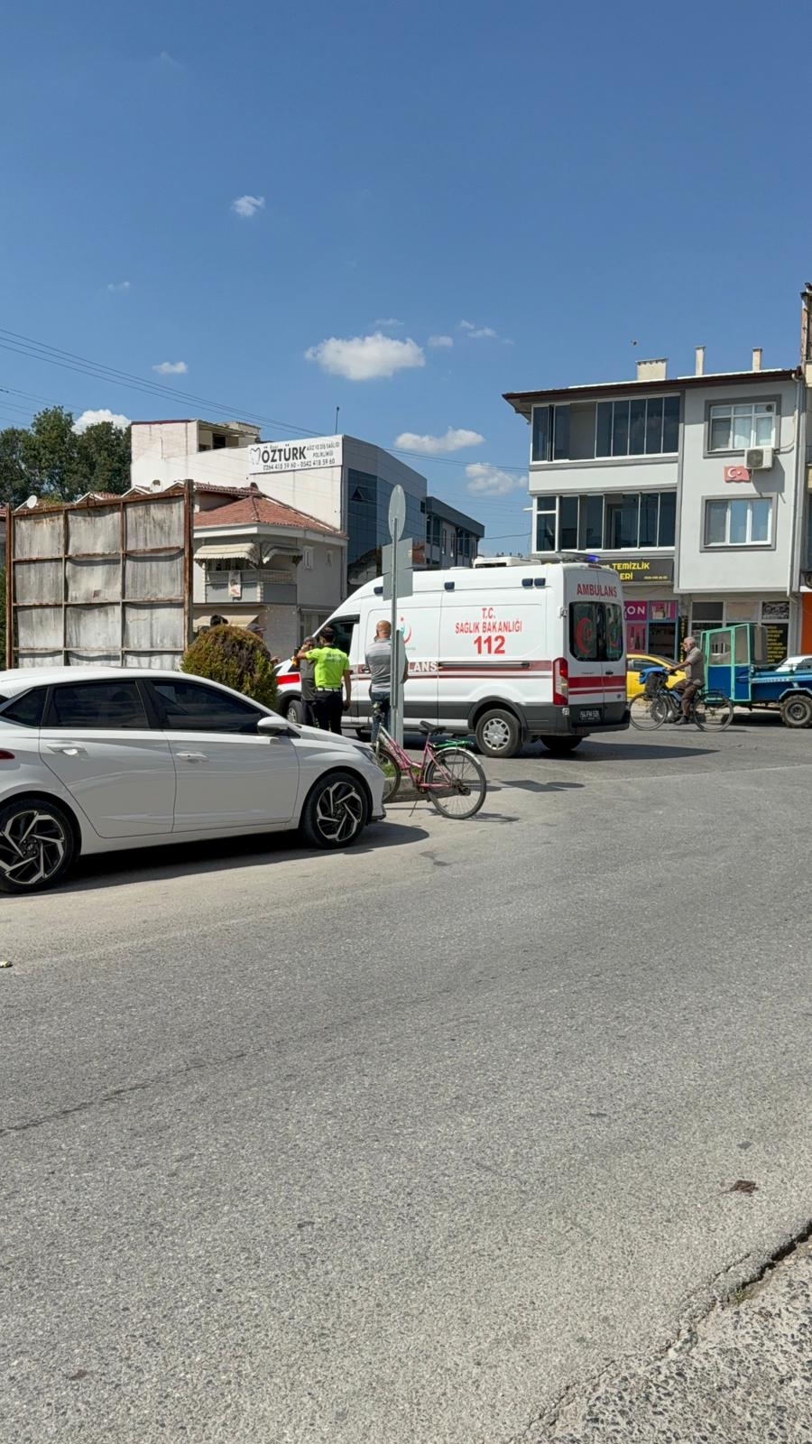 Motosiklet sürücüsü kadın kazada yaralandı