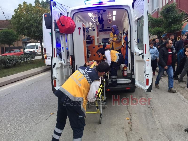 Motosiklet Sürücüsü Park Halindeki Otomobile Çarptı