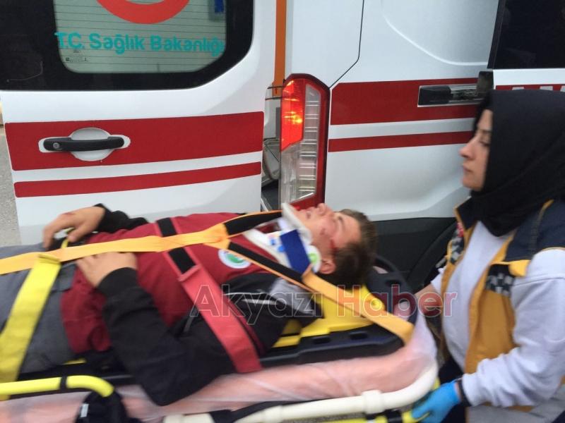 Motosiklet Sürücüsü Park Halindeki Otomobile Çarptı