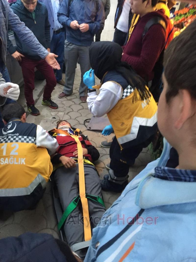 Motosiklet Sürücüsü Park Halindeki Otomobile Çarptı